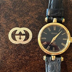 Vintage Womens Gucci Classic Black and Gold Watch